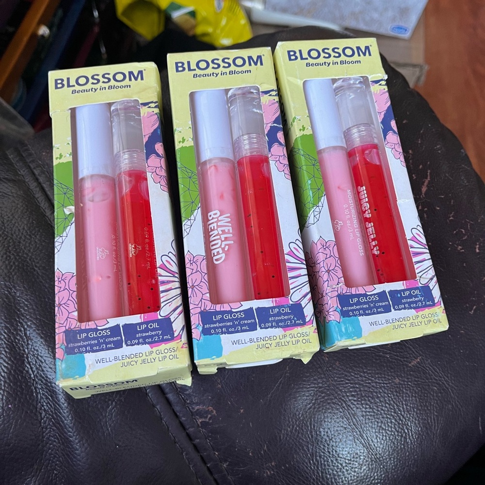 Trio Lot of Blossom Beauty of Blossom Lip gloss and Lip Oil - Strawberry Flavor